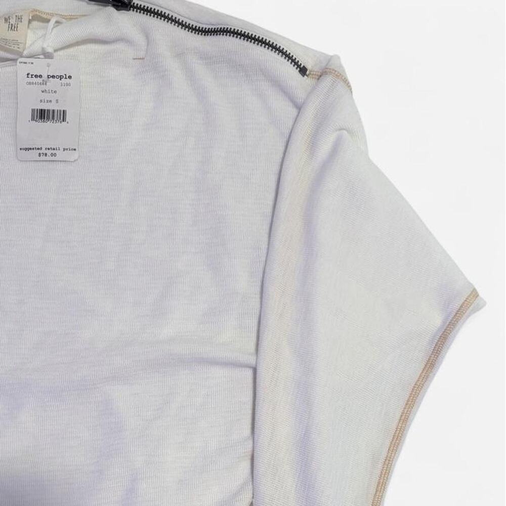 We The Free’s white dolman sleeve top with contrast tan topstitching Size S - Picture 3 of 4